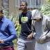 AP - Pistorius fue arrestado bajo un cargo de asesinato y el viernes, 15 de febrero, deb&#237;a presentarse a una corte.