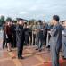 Reuters - El anuncio, que concuerda con una tendencia jovial que Kim ha seguido para desenmarcarse del severo estilo de Gobierno de su padre, Kim Jong-il, se produjo sólo dos semanas después de que fuera visto en una presentación de gala acompañado por la mujer, en medio de rumores sobre si era su esposa, amante o hermana.
