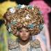 AP - Una modelo presenta una creación del diseñador indonesio Feny Mustafa durante la Semana de la Moda de Yakarta, Indonesia.