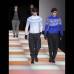AP - La colección de Armani tiene un aire bohemio y romántico. Los cuadros y las rayas también están de regreso.