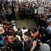 Reuters - El presidente indonesio, Susilo Bambang Yudhoyono, habl&#243; con los habitantes y les pidi&#243; paciencia.
