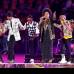 Reuters - Junto con Shakira actuaron por tanto artistas sudafricanos como los ganadores de un premio Grammy Ladysmith Black Mambazo, el grupo JOZI, Stoan Seate, Slikour, Zuluboy, Abigail Kubeka, Theo Kgosinkwe, y el cantante afrikaans Nianell.