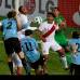 AP - Per&#250; jug&#243; con un hombre menos los 22 &#250;ltimos minutos por la expulsi&#243;n de su volante Juan Vargas, que recibi&#243; una tarjeta roja directa por pegarle un codazo a Sebasti&#225;n Coates.