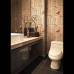Foto Juan Fernando Cano - El papel de colgadura es un recurso de impacto visual recurrente en varios ambientes del apartamento, como en el baño social.