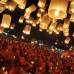Reuters - Monjes budistas lanzaron en Tailandia algunas luces al cielo durante la tradicional peregrinación para rendir homenaje al Señor Buda y pedirle que bendiga el año que empieza.