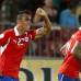 AP - Con un tempranero gol de Esteban Paredes y un tanto de Eduardo Vargas en la recta final, Chile venci&#243; a Uruguay y le arrebat&#243; el cuarto lugar de la tabla.