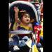 FOTOS JAIME P&#201;REZ - Ni&#241;os, j&#243;venes y adultos con sus caras pintadas de amarillo, azul y rojo,...