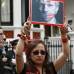 Reuters - Recibieron la noticia de su asilo político entre aplausos y vítores en defensa de la libertad de expresión y a favor del presidente ecuatoriano, Rafael Correa.