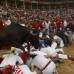 Ap - Las fiestas San Fermín, en las que una multitud corre junto a seis toros bravos por las calles de Pamplona, en España, son uno de los mayores atractivos en esta época del año. Desde 1924, 15 personas han muerto en los encierros que fueron inmortalizados en la novela Fiesta de Hemingway.