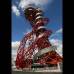 AP - Algunos cr&#237;ticos han calificado al entramado de acero tubular rojo como algo horripilante. Los tabloides brit&#225;nicos la han etiquetado como &quot;el Godzilla del arte p&#250;blico&quot;, o peor.