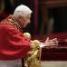 Foto Reuters - Benedicto XVI dio a los nuevos cardenales sus anillos y el tradicional birrete rojo. Recordó que llevan vestiduras rojas porque deben estar preparados para defender la fe "hasta el derramamiento de su sangre".