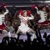 AP - Fue entonces cuando Madonna par&#243; por primera vez, para hablar sobre la paz: Eleg&#237; empezar mi gira mundial en Israel por una raz&#243;n muy especial y espec&#237;fica. Todos los conflictos que ha habido desde hace miles de a&#241;os en Oriente Medio tienen que acabar. Todos somos seres humanos, seamos jud&#237;os, cristianos, musulmanes, budistas, ateos, homosexuales, heterosexuales... Todos queremos amar y ser amados.