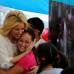 Reuters - La cantante colombiana, de visita en Jerusal&#233;n, fue aclamada por centenares de ni&#241;os jud&#237;os y &#225;rabes de un colegio biling&#252;e de esta ciudad, en un acto organizado por Unicef.