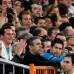 Reuters - El gesto distante del portugu&#233;s Jose Mourinho, sentado en un asiento en la tribuna, tras se expulsado a los 65 minutos por sus protestas al colegiado, reflej&#243; como nada la derrota del t&#233;cnico luso, que perdi&#243; sobre el campo, la batalla en la que se enzarz&#243; con el barcelonista Josep Guardiola, la v&#237;spera en los micr&#243;fonos.