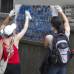 ESTEBAN VANEGAS - Las centrales obreras y grupos estudiantiles de las universidades Nacional y de Antioquia marcharon este 1 de mayo por las calles de Medell&#237;n, exigiendo garant&#237;as laborales al Gobierno Nacional. Al final de la movilizaci&#243;n se presentaron algunos enfrentamientos entre varios manifestantes y agentes de la Polic&#237;a.