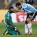 Reuters - Por tercera vez consecutiva Argentina debutó en un Mundial ante un equipo africano, y por segunda oportunidad inició su camino con Nigeria.