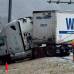 AP - En el norte de Texas, al menos cuatro personas murieron en accidentes de tr&#225;fico en las carreteras heladas, entre ellas un bombero de Dallas.