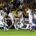 Colprensa - Celebran los charr&#250;as el tanto del empate.