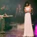 Edwin Bustamante - Parada sobre un escenario, Emma Shapplin desconoce el significado de la palabra timidez. En lo &#250;nico que piensa es la conexi&#243;n que se logra a trav&#233;s de la m&#250;sica; una conexi&#243;n que no conoce barreras.