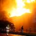 Edwin Bustamante - Un incendio en la zona industrial gener&#243; angustia en este municipio. Siete personas resultaron heridas, entre ellas tres bomberos.