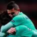 Reuters - El aporte del delantero argentino Lionel Messi se dio a los 26 con la asistencia, una pelota que filtr&#243; entre las piernas del zaguero Wojciech Szczesny, para el gol de David Villa, quien defini&#243; al quedar perfectamente perfilado en un mano a mano con el arquero rival.