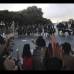 REUTERS - Algunos manifestantes lanzaron piedras hacia los polic&#237;as, que respondieron con gases lacrim&#243;genos y tropas de caballer&#237;a que cargaron contra la multitud y la dispersaron por momentos.