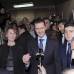 Reuters - El Presidente de Siria, Bachar al-Asad y su esposa Asma hablaron con los medios de comunicaci&#243;n despu&#233;s de votar en un refer&#233;ndum sobre una nueva constituci&#243;n en su pa&#237;s.