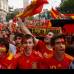 Reuters - Las expresiones de júbilo de cientos de hinchas españoles en Madrid gracias al triunfo de su selección.