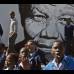 AP - Estas elecciones, las quintas desde el desmantelamiento en 1994 del sistema segregacionista impuesto por la minor&#237;a blanca, son tambi&#233;n las primeras desde la muerte, el pasado diciembre, de Nelson Mandela, padre de la democracia multirracial de Sud&#225;frica.