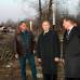 Reuters - El primer ministro ruso, Vladimir Putin, se desplaz&#243; al lugar de la tragedia, cerca de la ciudad de Smolensk, donde altos cargos de su Gobierno le informaron de que el accidente ocurri&#243; en medio de p&#233;simas condiciones meteorol&#243;gicas y escasa visibilidad.