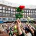 Reuters - Noruega entera se sumi&#243; este lunes, a mediod&#237;a, en un minuto de silencio nacional en recuerdo de las 76 personas que murieron el viernes en el doble atentado del centro de Oslo y en el campamento juvenil de la vecina isla de Ut&#248;ya.