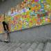 AFP - articular manera de protestar en China con post it y mensajes a lo largo de una pared cerca de la sede del gobierno de Hong Kong.