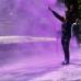 Reuters - Un empleado del gobierno se ve afectado por el agua te&#241;ida de un ca&#241;&#243;n de agua utilizado por la polic&#237;a india para dispersar a los manifestantes durante una protesta en Srinagar.