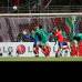 Reuters - La selección chilena tuvo paciencia para remontar el gol que logró México en su único disparo a puerta de la primera parte. Acá el testazo de Vidal para el segundo gol de Chile