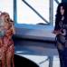 AP - Este es el momento en el que Lady GaGa, izquierda, recibe el Premio de video del año de manos de Cher en los MTV Video Music Awards.