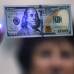 AP - Un nuevo billete de $100 d&#243;lares con Benjamin Franklin fue presentado en Estados Unidos. Un Billete dise&#241;ado para frustrar a los falsificadores.
