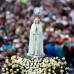 AP - Antes de su llegada comenz&#243; la procesi&#243;n con la imagen de la Virgen, a la que el Papa se incorpor&#243;, sigui&#233;ndola desde el veh&#237;culo.