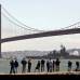 Reuters - Las celebraciones del medio siglo de vida del Golden Gate pasaron a la historia por el vaivén del puente bajo el peso de unas 300.000 personas.