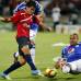 Jaime P&#233;rez - Sebasti&#225;n Hern&#225;ndez intenta rematar, pero se cruza Rom&#225;n Torres.