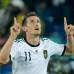 AP - Miroslav Klose trep&#243; el domingo al quinto lugar en la tabla al marcar de cabeza a los 26 minutos en la goleada 4-0 de Alemania a Australia. Fue su und&#233;cimo gol en tres mundiales y lo dej&#243; a cuatro del l&#237;der de la tabla hist&#243;rica, el brasile&#241;o Ronaldo, quien tiene 15.