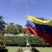 AP - El f&#233;retro del mandatario estaba coronado con flores amarillas y blancas y una gran bandera venezolana.