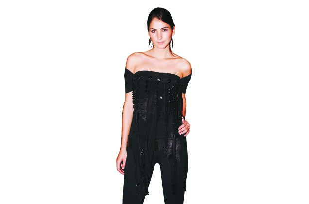 Cortesía - La modelo Daniela Castaño en un look total black de Argemiro.