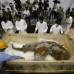 Reuters - Una hembra de mamut lanudo de hace 39 mil a&#241;os fue encontrada congelada en Siberia, Rusia. La imagen es tomada a su llegada a la sala de exposiciones en Yokohama, al sur de Tokio.