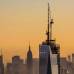 Reuters - &quot;Hoy es un d&#237;a de orgullo para nuestra ciudad y nuestro estado al coronar el One World Trade Center. Un hito que simboliza el resurgimiento y la resistencia de nuestro estado y de nuestra naci&#243;n&quot;, afirm&#243; el gobernador de Nueva York, Andrew Cuomo.