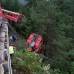 Reuters - Tres vagones de un tren de pasajeros se descarrilaron este mi&#233;rcoles y 11 personas resultaron heridas despu&#233;s que el convoy choc&#243; con los escombros de un deslizamiento de tierra en los Alpes.