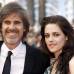 FOTO REUTERS - Diez minutos antes de la proyección lo hizo Stewart, acompañada de Walter Salles.