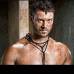 Cortes&#237;a starz.com - Agron (Dan Feuerriegel): gladiador y amigo de Spartacus, su hermano Duro fue asesinado durante la revuelta al final de Spartacus Sangre y arena.