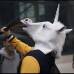 RE - Un fan&#225;ntico con una m&#225;scara de unicornio llega a la convenci&#243;n de Comic-Con en Nueva York.