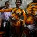 REUTERS - Onam es un festival anual hind&#250; celebrado en Kerala, India, dedicado a la cosecha y que se realiza durante el mes de Chingam (Agosto-Septiembre). Una de sus festividades es el Pulikali o la danza del tigre. Los bailarines, entre ellos algunos ni&#241;os, pintan sus cuerpos con la imagen del felino m&#225;s grande del mundo, en una expresi&#243;n cultural que gira en torno al tema de la caza del animal.