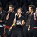 Reuters - La agrupaci&#243;n One Direction tambi&#233;n gan&#243; premio como mejor canci&#243;n del verano con Best Song Ever.